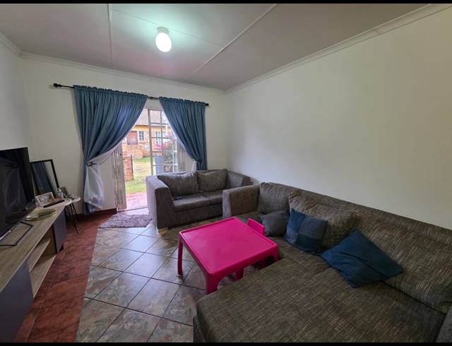 2 BEDROOM TOWNHOUSE TO LET IN VAALPARK